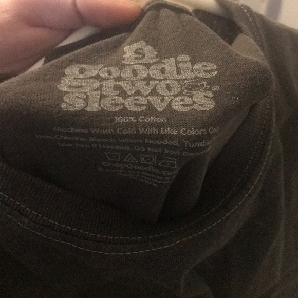 T-shirt never worn. - Picture 3 of 3